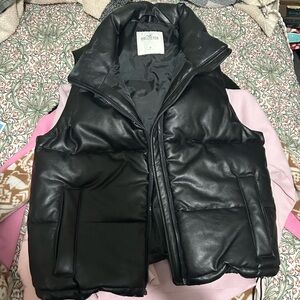 Hollister Midnight Black Puffer Vest